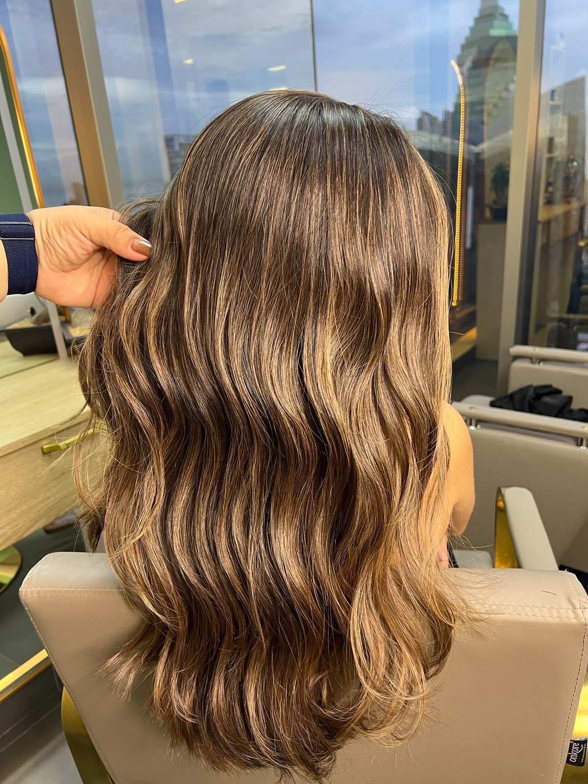 Cabello con ondas y brillo tras tratamiento
